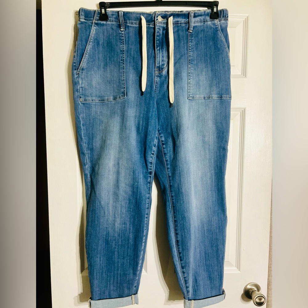 JUDY BLUE | KEEP IT A SECRET RELAXED PULL ON JEAN JOGGERS